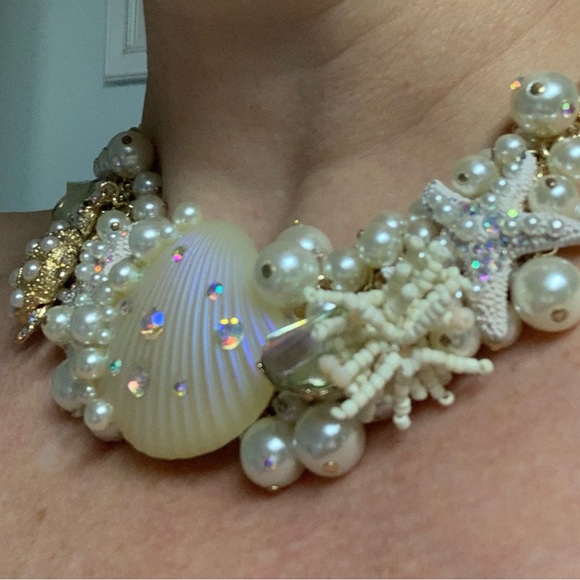 BETSEY JOHNSON Pearl Shell STATEMENT NECKLACE! AB Crystals Turtle Mermaid Gold - Picture 4 of 11
